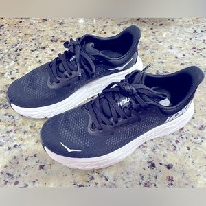 Selling Hokas Arahi 7 size 6